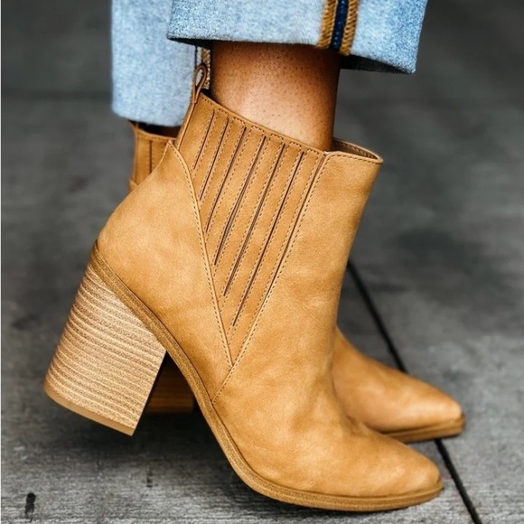 None Shoes - Slip on Pointed Toe Chunky Mid Heel Elastic Panel Casual Chelsea Western Booties